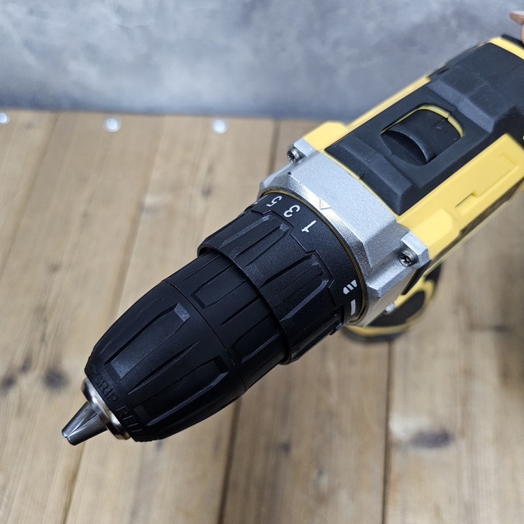 مجموعه 28 عددی دریل پیچگوشتی شارژی صنعتی 10 میلیمتری 18 ولت تات ناد مدل 18VF/LITHIUM کد 19